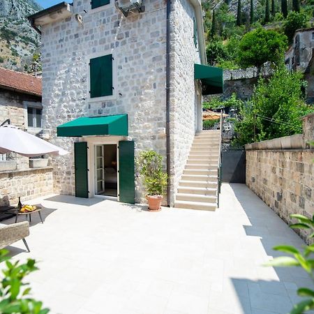 Katareo Apartments Kotor Luaran gambar