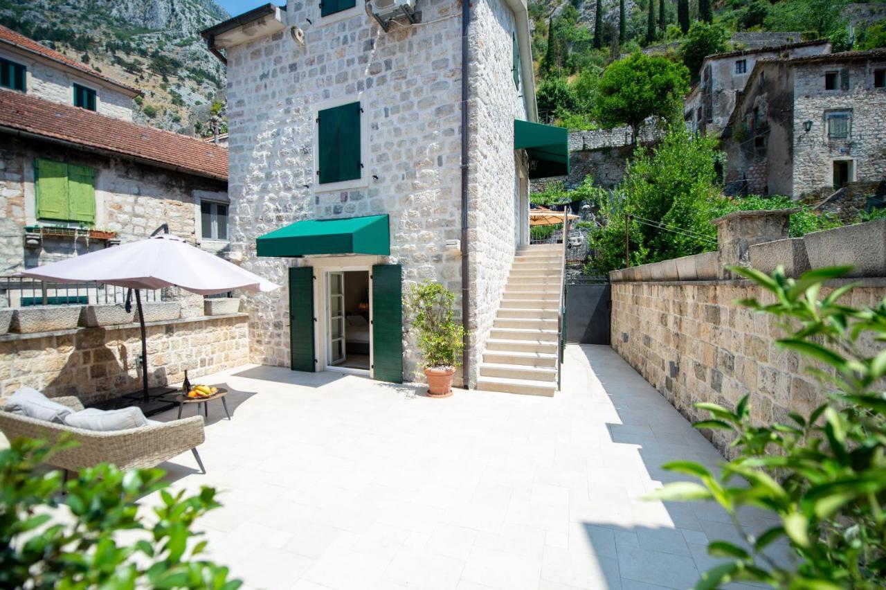 Katareo Apartments Kotor Luaran gambar