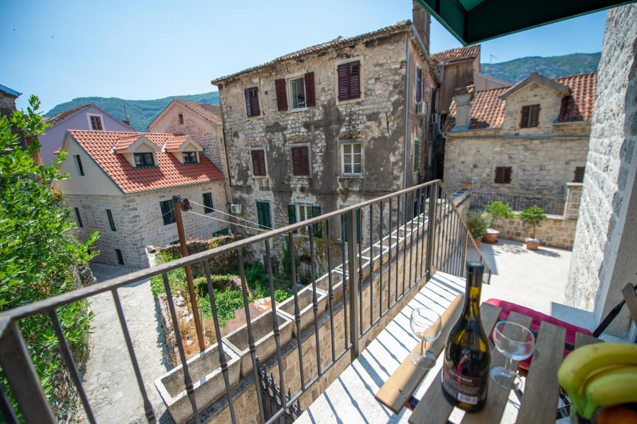 Katareo Apartments Kotor Luaran gambar