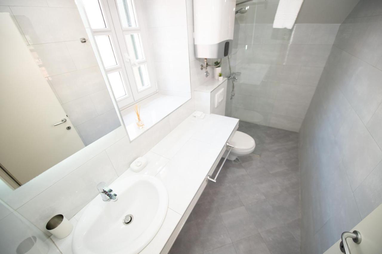 Katareo Apartments Kotor Luaran gambar