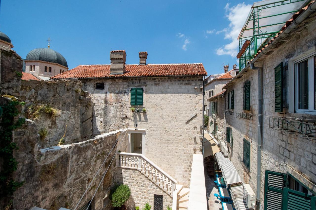 Katareo Apartments Kotor Luaran gambar